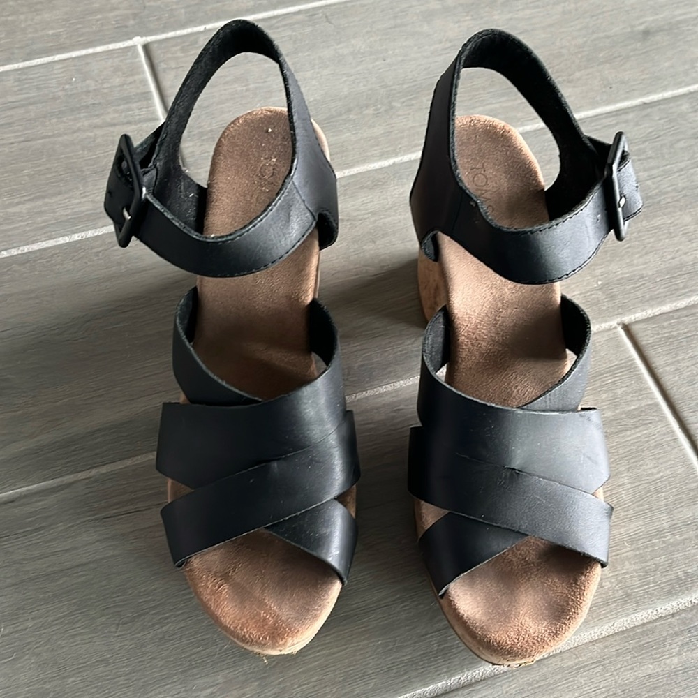 Toms heels in good condition.